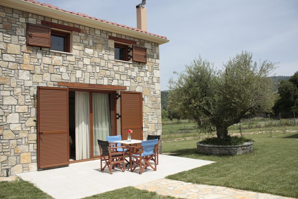 Evinos Garden Apartment Trikorfon Luaran gambar