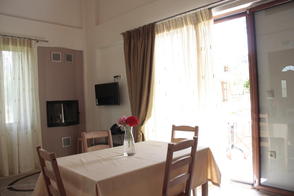 Evinos Garden Apartment Trikorfon Luaran gambar